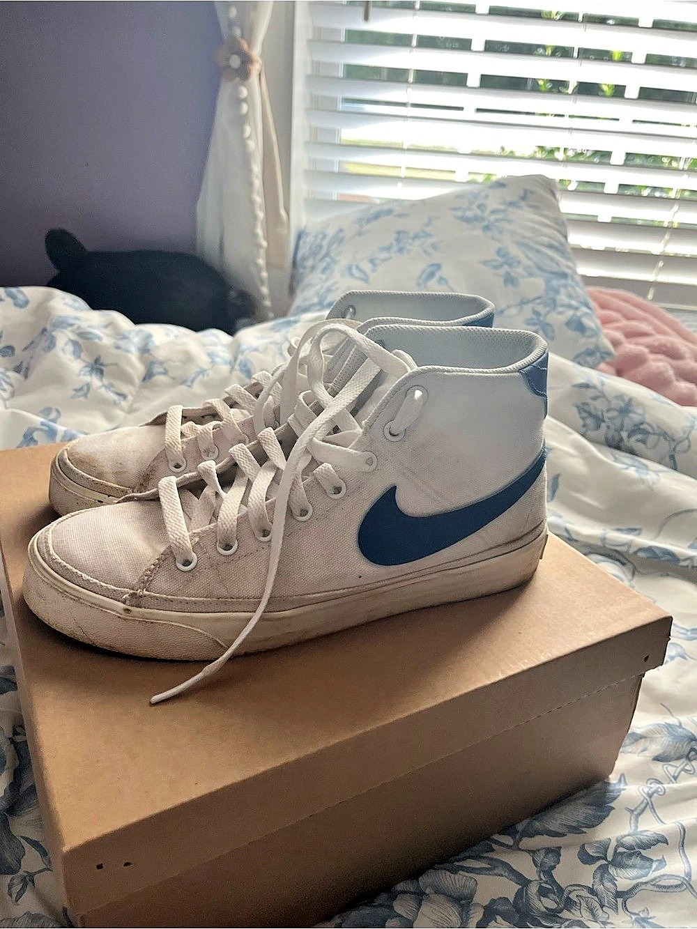 Nike Court Legacy Canvas Mid Sneakers White & Blue